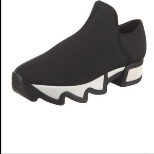 iRi WES I Black Outline Low Top Sneaker